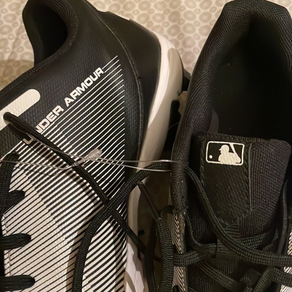 Men’s Under Armour Authentic MLB Baseball Cleats - Picture 2 of 10